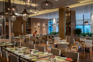 hualuxe hotels and resorts yangjiang city center