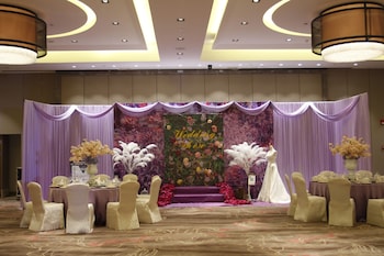 Hualuxe Hotels & Resorts Yangjiang City Center,Yangjiang>>Shenzhen,4 star
