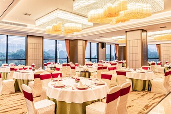 Hualuxe Hotels & Resorts Yangjiang City Center,Yangjiang>>Shenzhen,4 star