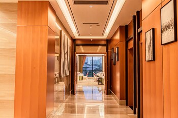 Hualuxe Hotels & Resorts Yangjiang City Center,Yangjiang>>Shenzhen,4 star