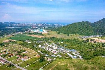 4 bedroom modern pool villa bl10