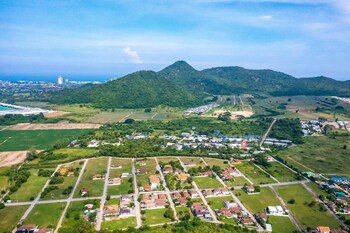 4 bedroom modern pool villa bl10