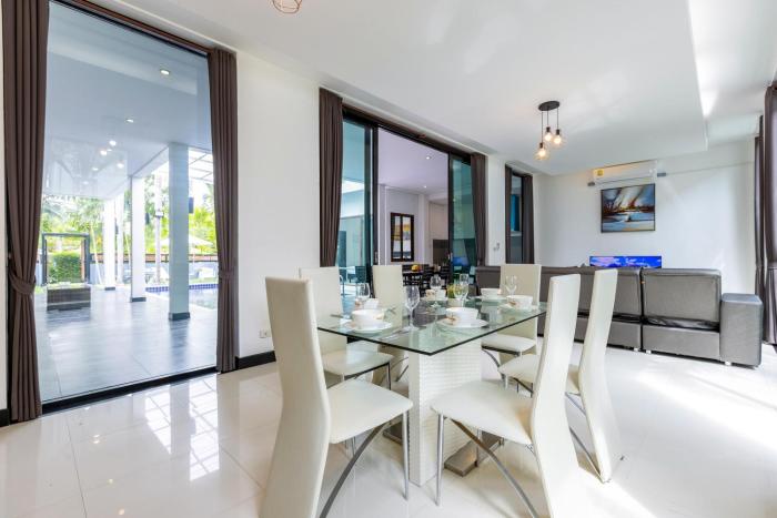 4 bedroom modern pool villa bl10