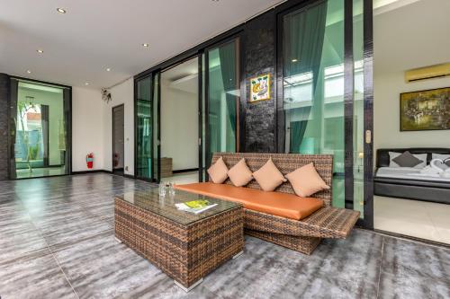 4 bedroom modern pool villa bl10