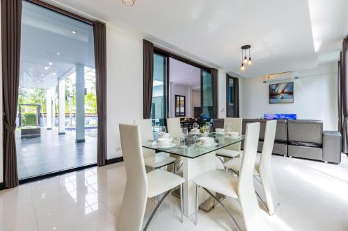 4 bedroom modern pool villa bl10