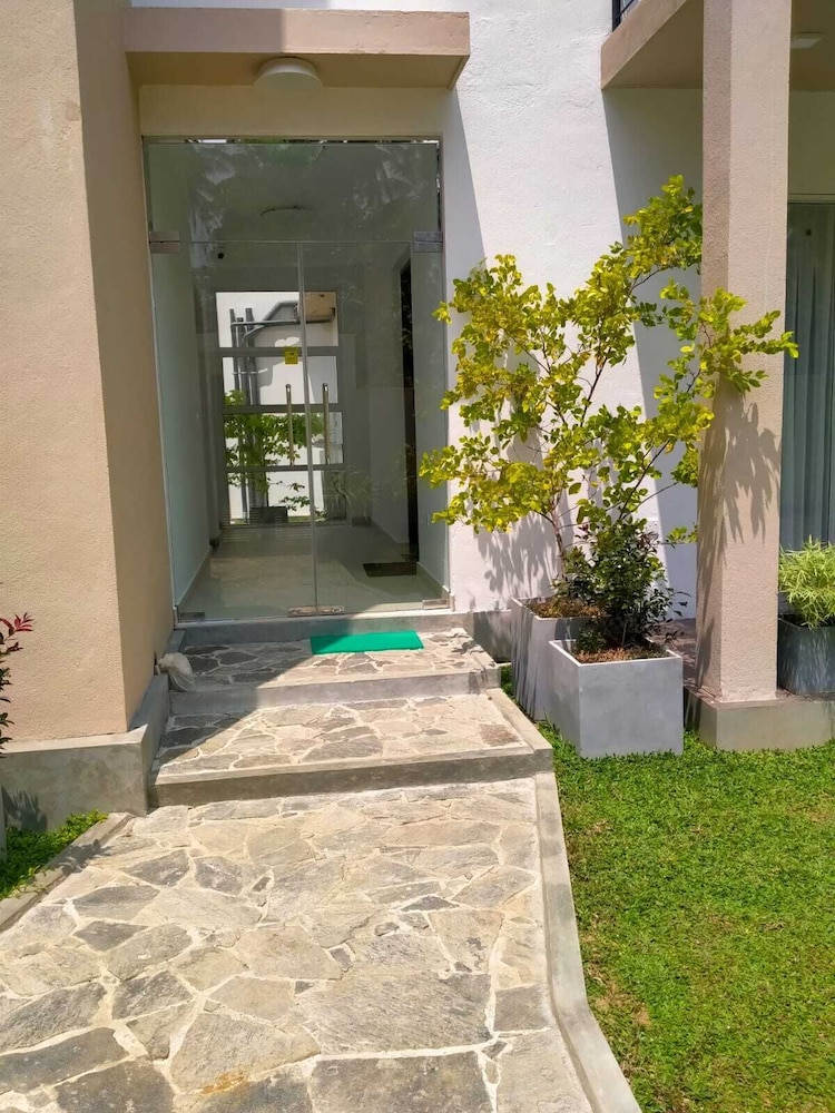 silina residence luxury apartment in katunayake