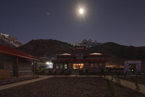 lo mustang himalayan resort