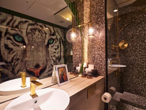 the motley hotel
