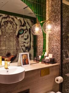 the motley hotel