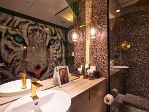 the motley hotel