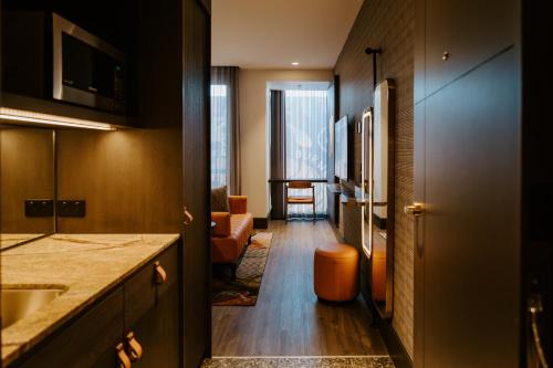 the motley hotel