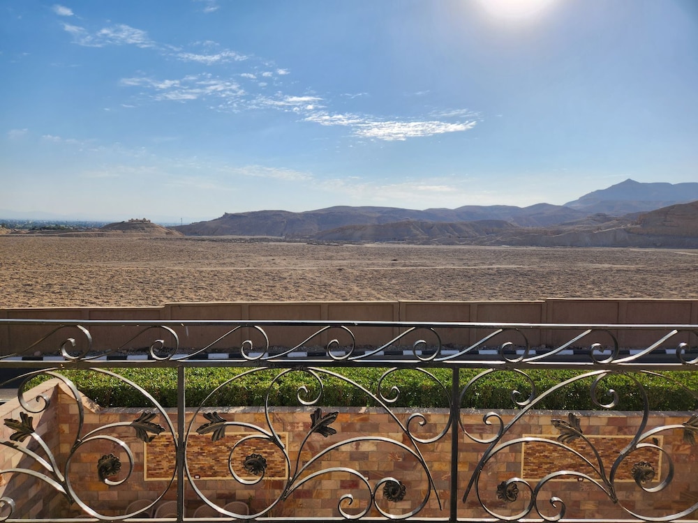 royal mountain hotel