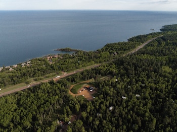 North Shore Camping Co.,Silver Bay>>Beaver Bay,1 star