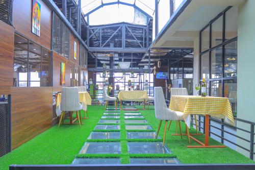 south gate hotel apartment