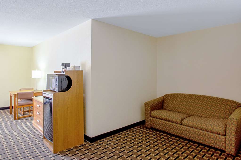 econo lodge inn and suites