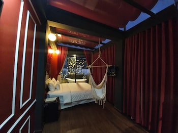 language exchange hotel 3