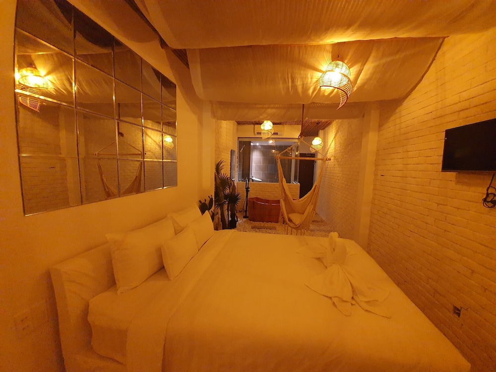 language exchange hotel 3