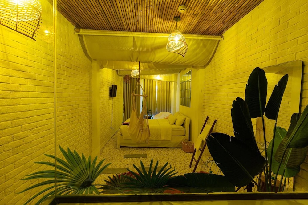 language exchange hotel 3