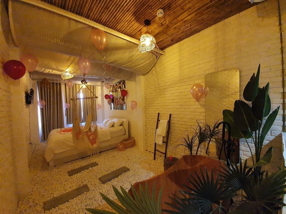 language exchange hotel 3