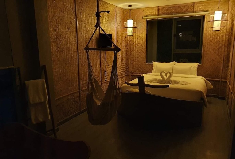 language exchange hotel 3