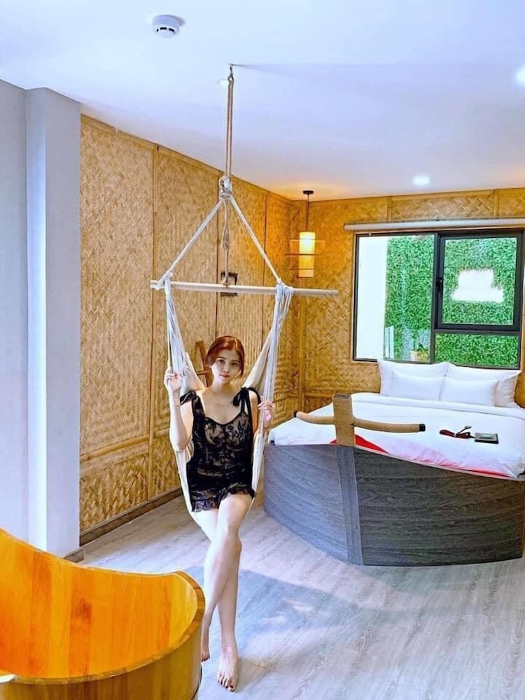 language exchange hotel 3