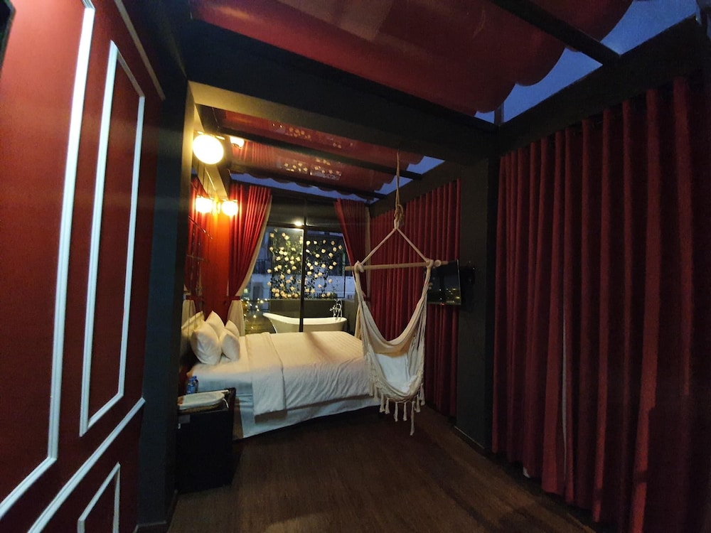 language exchange hotel 3