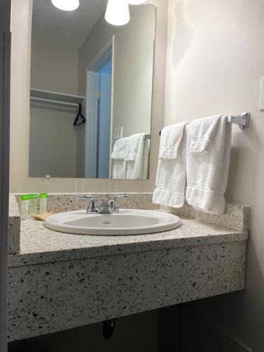 anavada inn and suites grande prairie