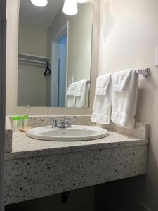 anavada inn and suites grande prairie