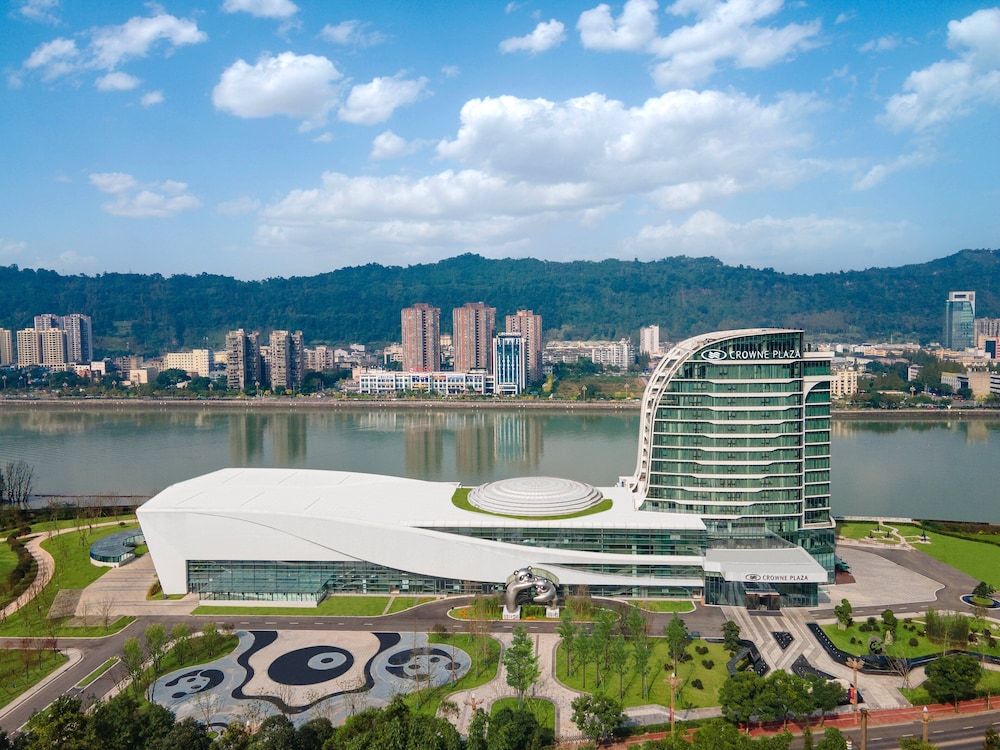 crowne plaza ya an an ihg hotel