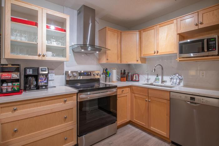 mountain view 2 bedroom condo top floor