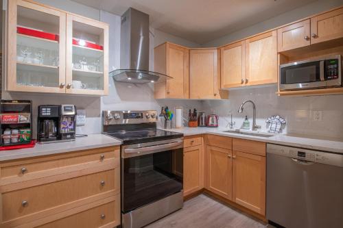 mountain view 2 bedroom condo top floor