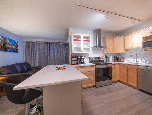 mountain view 2 bedroom condo top floor