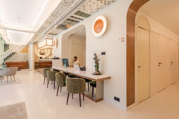 luster hotel