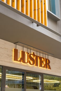 luster hotel