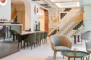 luster hotel
