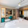 luster hotel