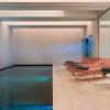 luster hotel