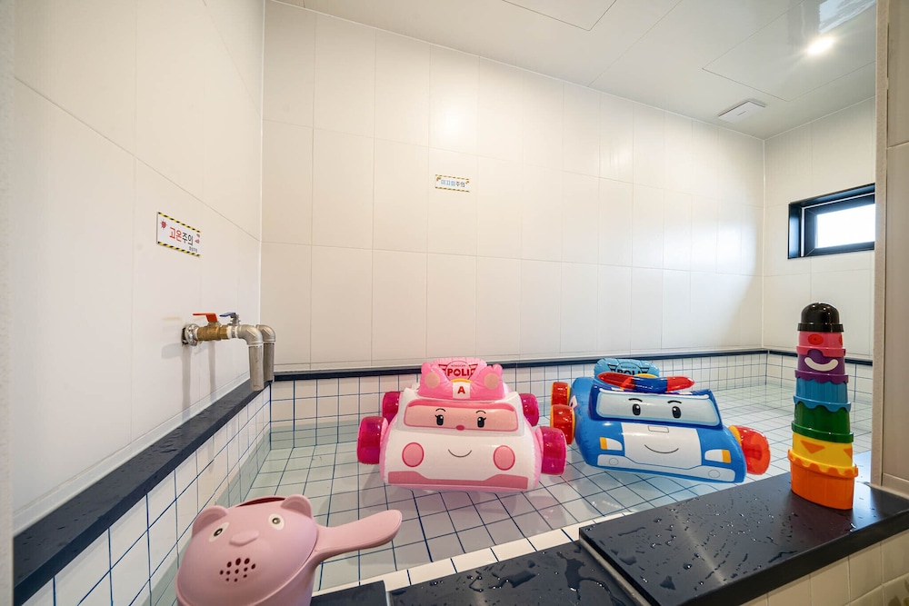 kids hotel sangsang play