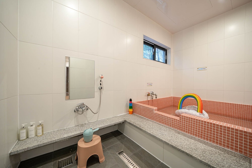 kids hotel sangsang play