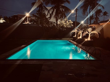 outro beach club hotel