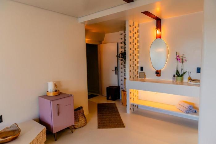 outro beach club hotel