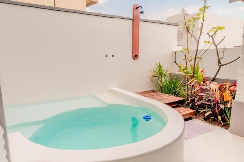 outro beach club hotel