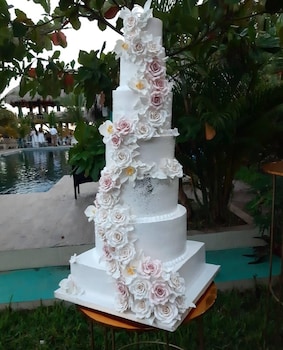 sambo mambo beach hotel