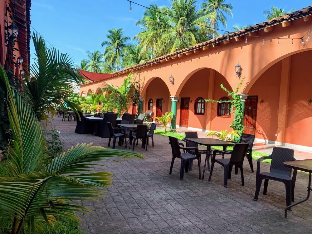 sambo mambo beach hotel