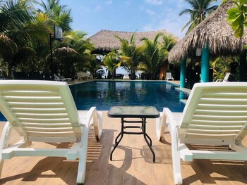 sambo mambo beach hotel