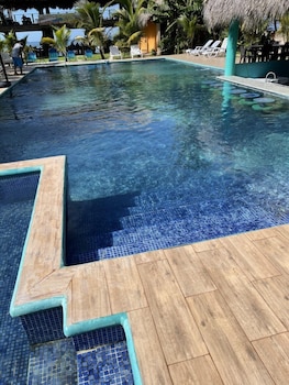 sambo mambo beach hotel