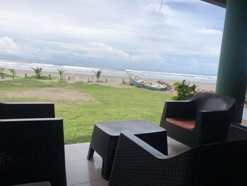 sambo mambo beach hotel