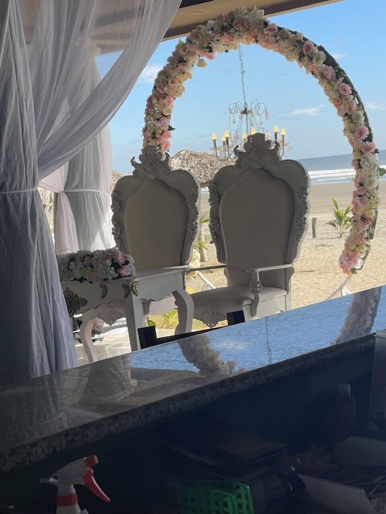 sambo mambo beach hotel