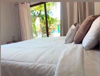 sambo mambo beach hotel