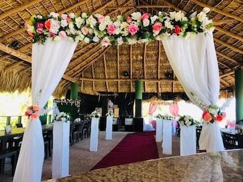 sambo mambo beach hotel